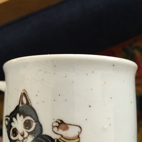 Suspiciously Cheerful 1980s Cat Kitten Cup - Picture 6 of 9